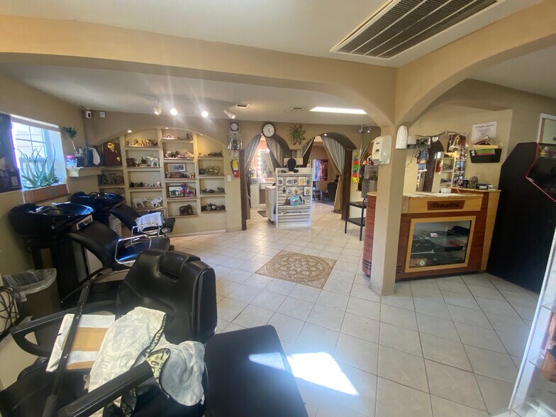 More Photos Of 2004-2006 Jacksonville Dr, Henderson Freestanding For Sale