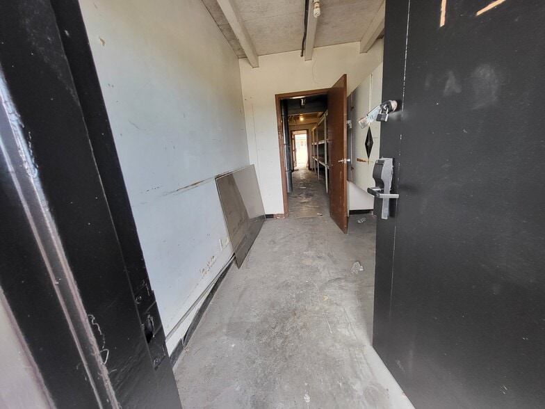 More Photos Of 7350 N Hanley Rd, Hazelwood Hotel For Sale