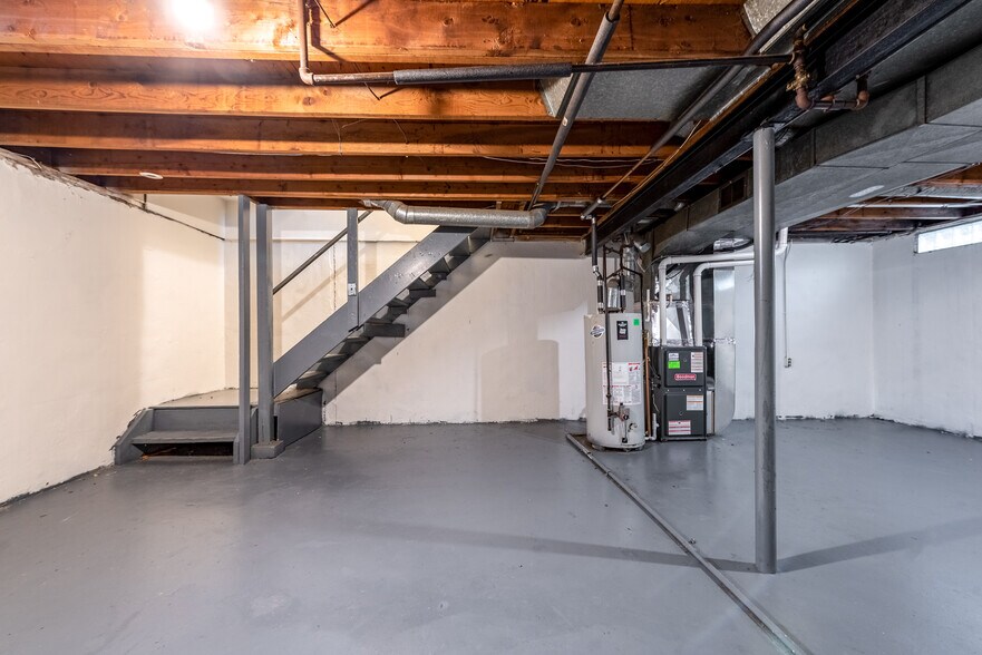 More Photos Of 1001-1003 Vincent Ct, Lansing Apartments For Sale