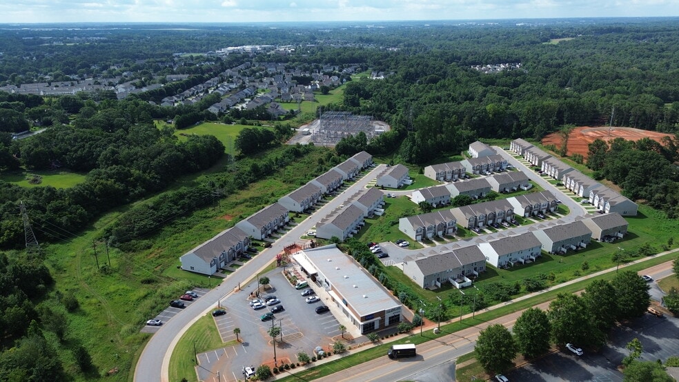 More Photos Of 5 Moorlyn Ln, Greer Storefront For Lease