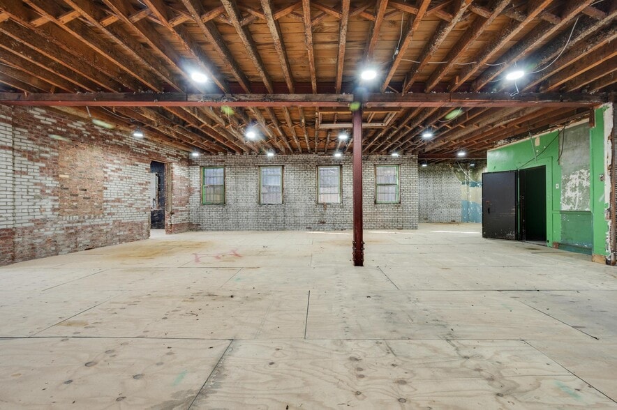 More Photos Of 1539 Covert St, Ridgewood Warehouse For Lease