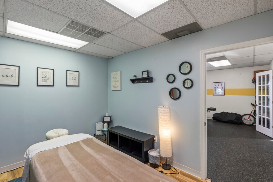 More Photos Of 604 S King St, Leesburg Office For Sale