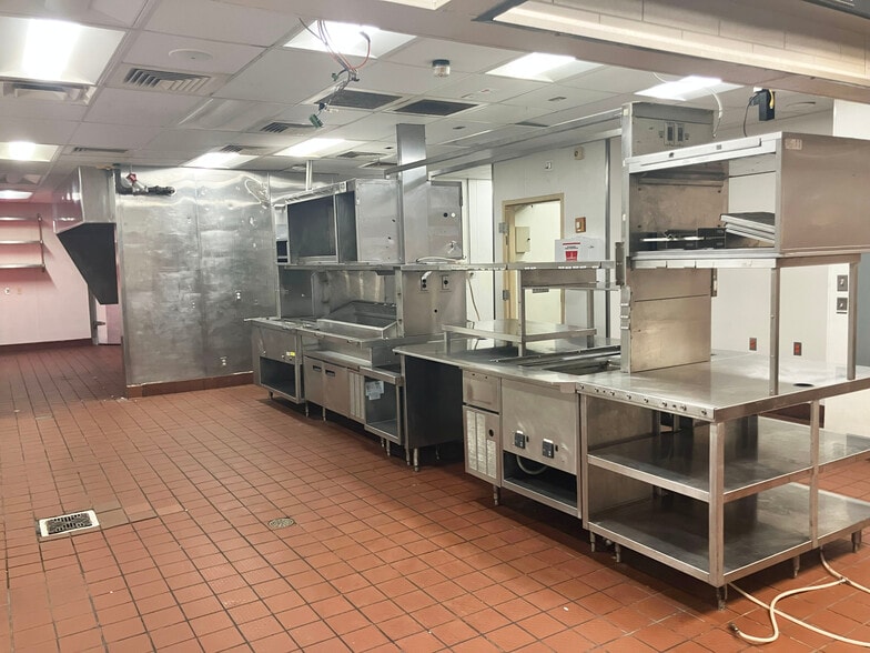 More Photos Of 6362 3 Mile Rd, Bay City Fast Food For Lease