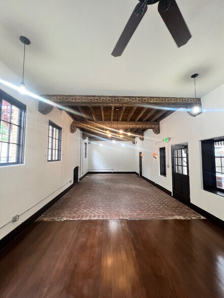 More Photos Of 451-461 E Main St, Ventura Storefront For Lease