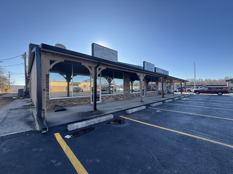 More Photos Of 304 E Jackson St, Willard Unknown For Lease