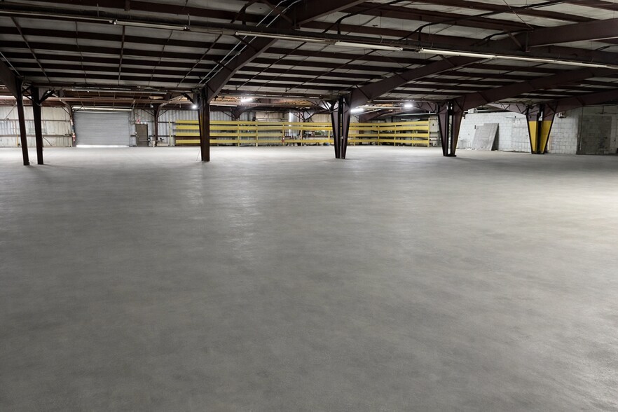 More Photos Of 2600 Industrial St, Leesburg Manufacturing For Lease