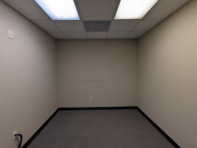 More Photos Of 7945 Eastex Fwy, Beaumont Office For Sale
