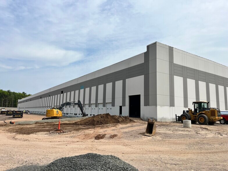 More Photos Of 30 Hamilton Rd, Windsor Locks Warehouse For Lease