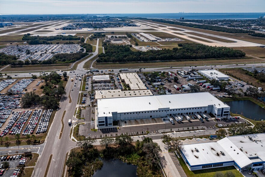 More Photos Of 5402-5424 Hangar Ct, Tampa Distribution For Lease