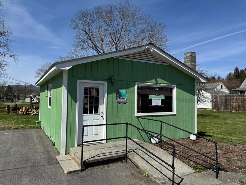 Primary Photo Of 141 Clay St, Alderson Freestanding For Sale