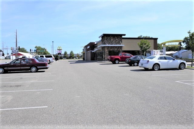 More Photos Of 211 Elm St W, Annandale Fast Food For Sale