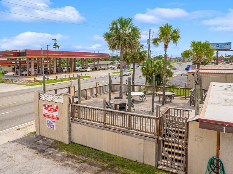 More Photos Of 1623 W 15th St, Panama City Bar For Sale