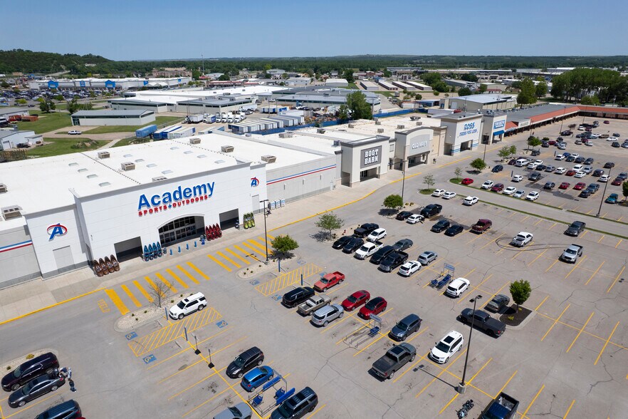 Primary Photo Of 401 E Poyntz Ave, Manhattan General Retail For Sale