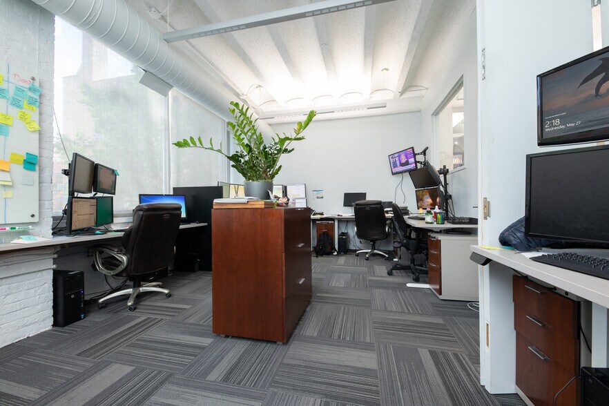 More Photos Of 401 W Superior St, Chicago Office For Lease