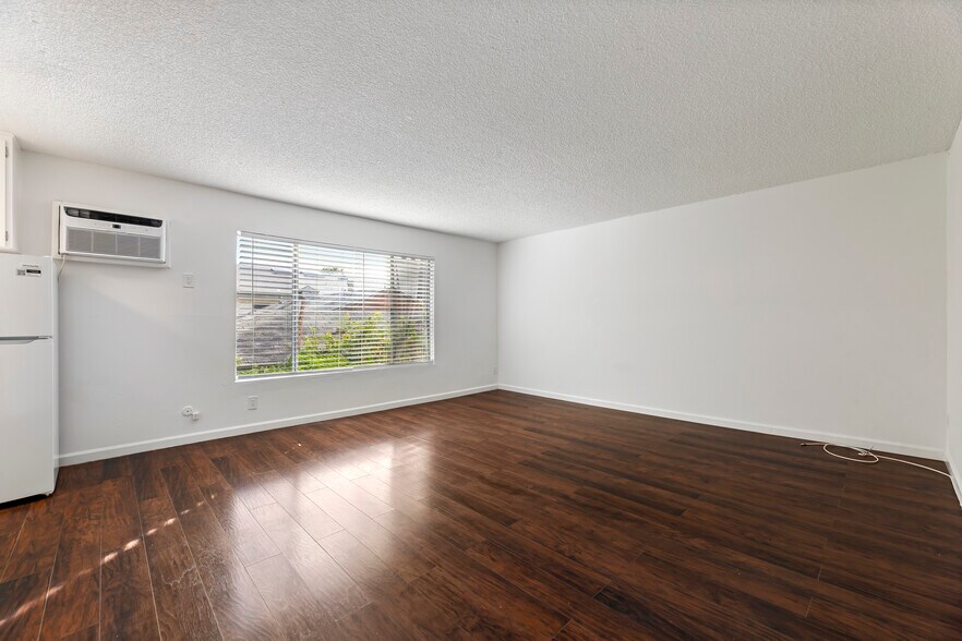 More Photos Of 954 Palm Ave, West Hollywood Apartments For Sale