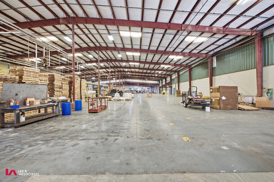 More Photos Of 101 Conyers Industrial Dr, Cartersville Warehouse For Sale