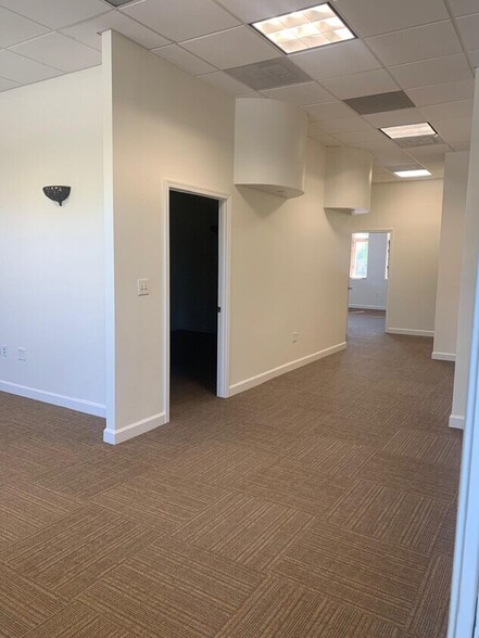 More Photos Of 14165 Robert Paris Ct, Chantilly Medical For Lease