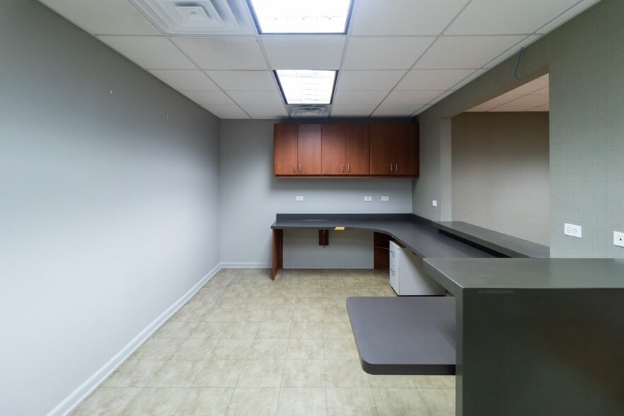 More Photos Of 2400 N Ashland Ave, Chicago Medical For Lease