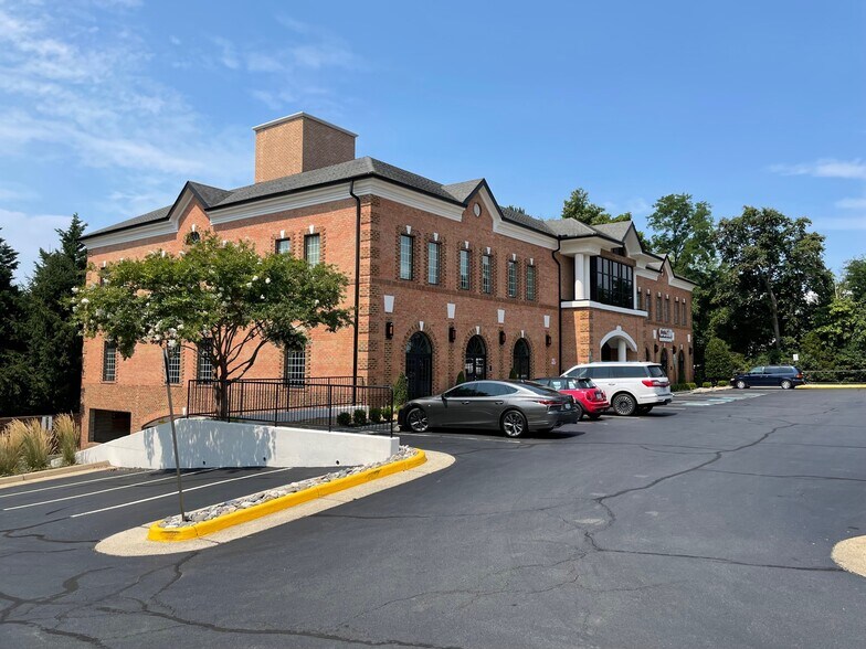 More Photos Of 10135 Colvin Run Rd, Great Falls Medical For Lease