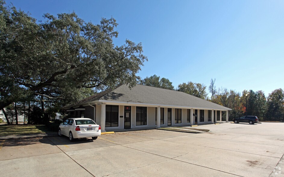 Primary Photo Of 2541 Pass Rd, Biloxi Medical For Lease