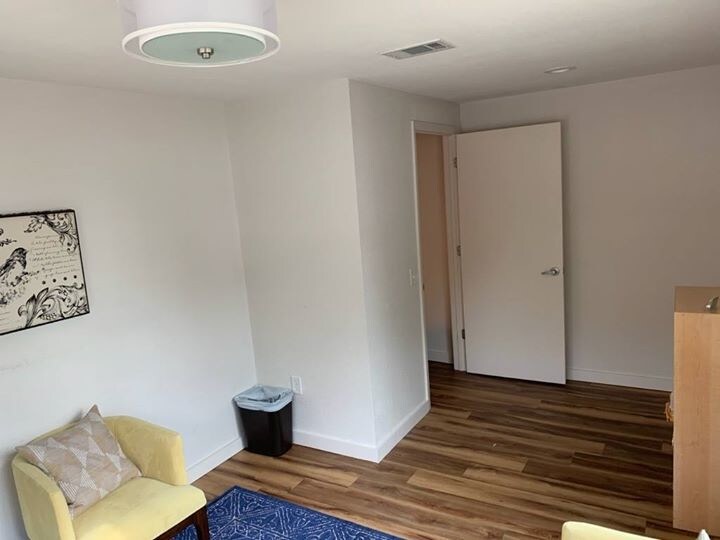 More Photos Of 1801 W Koenig Ln, Austin Freestanding For Lease