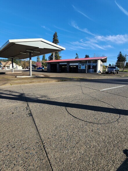 Primary Photo Of 518 S Pacific Hwy, Cottage Grove Auto Repair For Sale