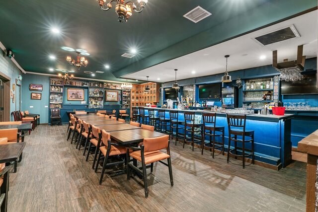 More Photos Of 900 W Riverside Dr, Burbank Restaurant For Sale