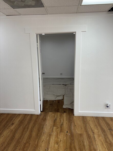 More Photos Of 515-521 W Ramsey St, Banning Storefront Retail Office For Lease