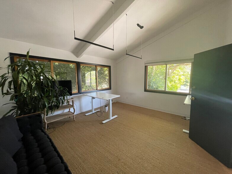 More Photos Of 2482 Newport Blvd, Costa Mesa Loft Creative Space For Lease