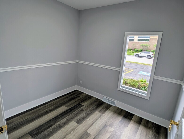 More Photos Of 1S085 Summit Ave, Oakbrook Terrace Medical For Lease