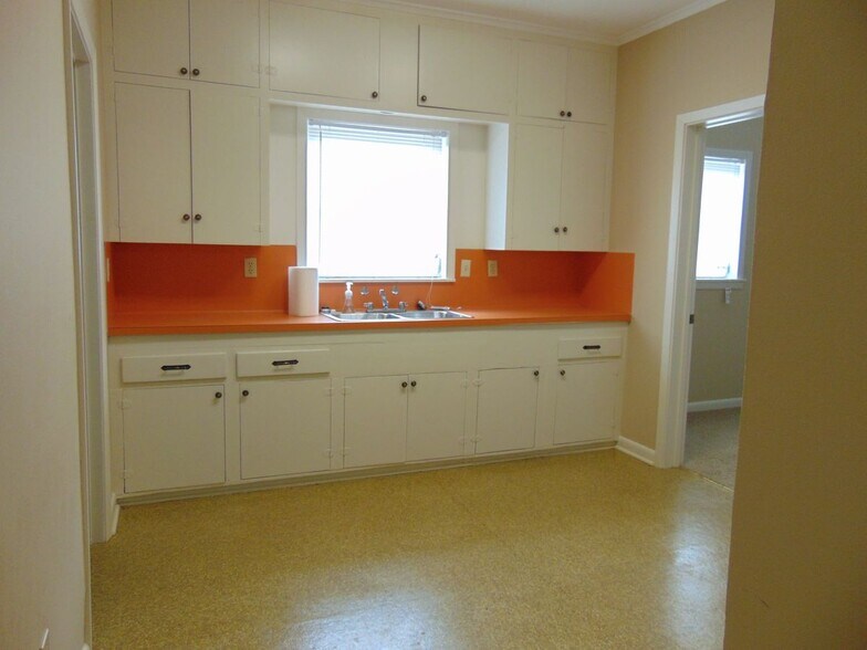 More Photos Of 2311 Line Ave, Shreveport Office Residential For Lease