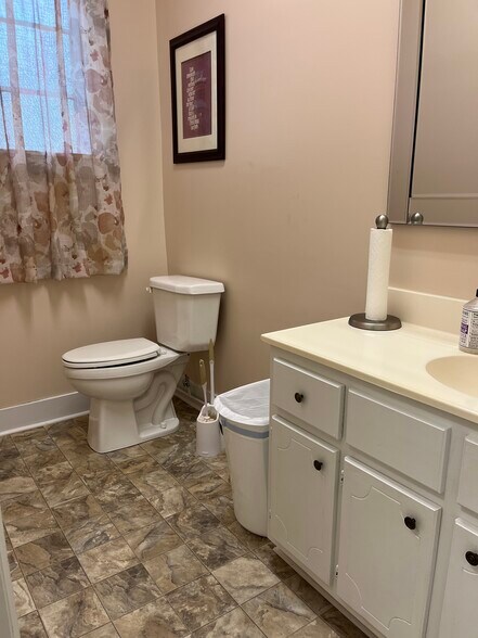 More Photos Of 836 Chester Ave, Tupelo Religious Facility For Sale