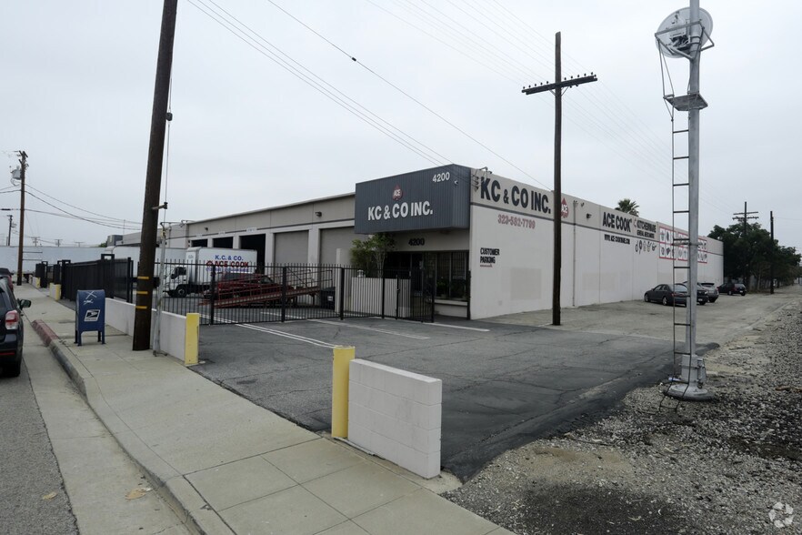 More Photos Of 4200-4210 Charter St, Vernon Warehouse For Lease