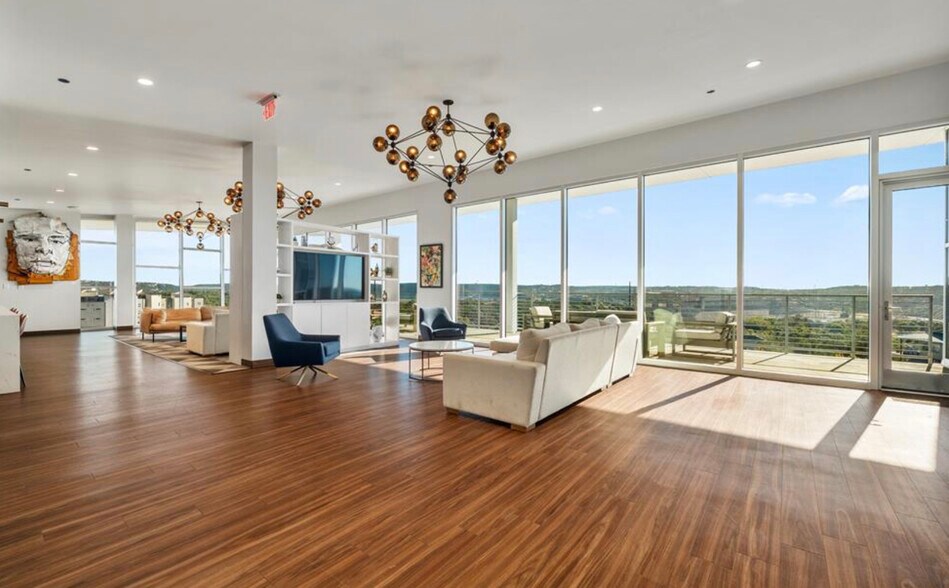 More Photos Of 4229 FM 620, Austin Showroom For Sale
