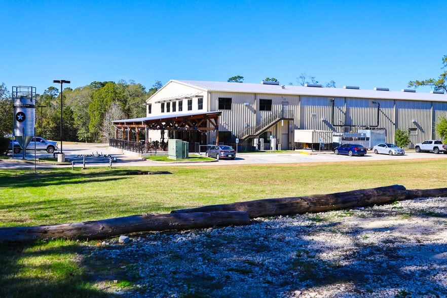 More Photos Of 3525 N Frazier St, Conroe Manufacturing For Sale