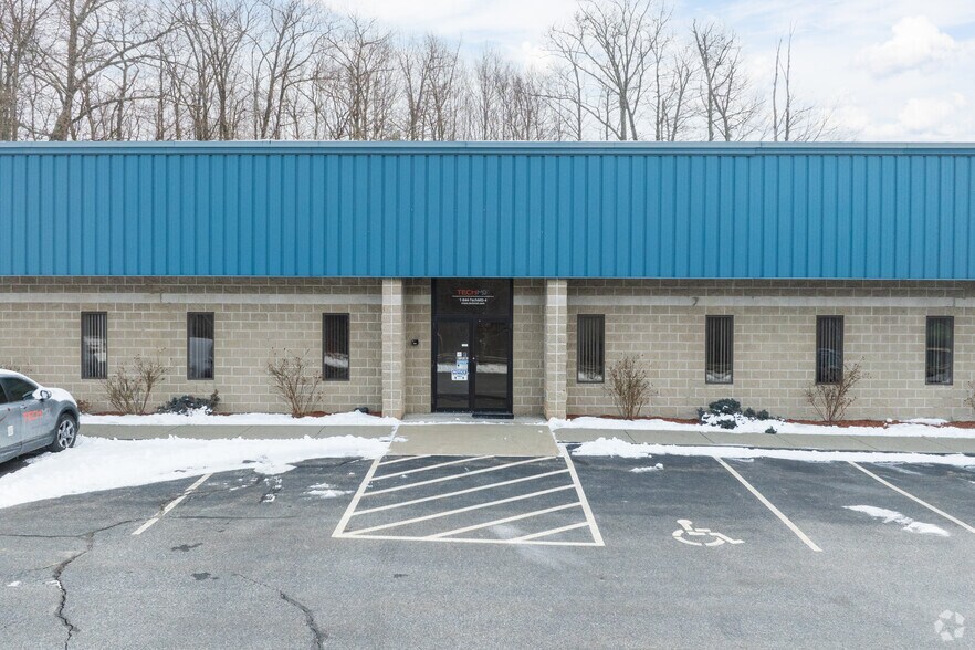 More Photos Of 1 Westec Dr, Auburn Light Manufacturing For Lease