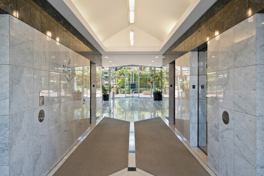 More Photos Of 949 S Coast Dr, Costa Mesa Office For Lease