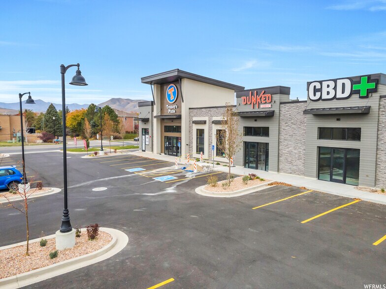 Primary Photo Of 1453 N Summer Village Rd, Saratoga Springs General Retail For Lease