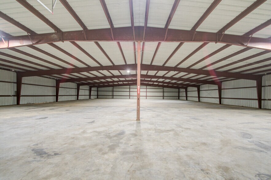 More Photos Of 7002 Bissell Rd, Manvel Manufacturing For Sale