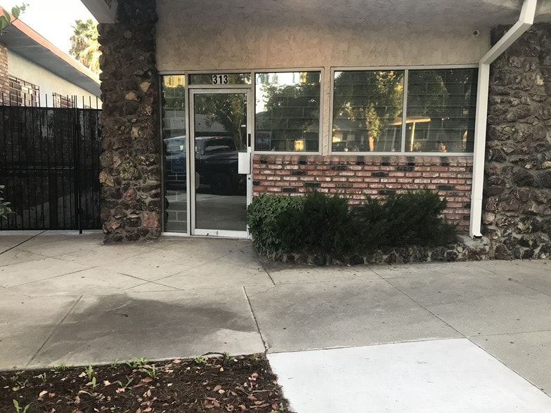 More Photos Of 313 W F St, Ontario Medical For Lease