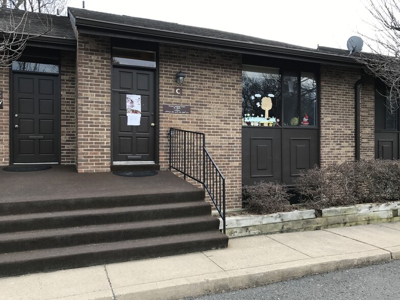 More Photos Of 311 Maple Ave W, Vienna Medical For Lease
