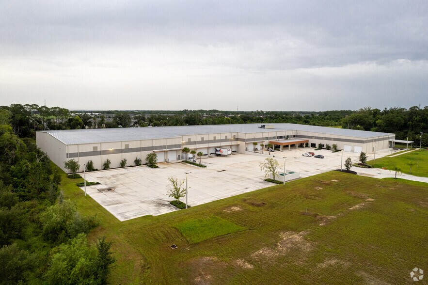 More Photos Of 343 Monroe Rd, Sanford Warehouse For Lease