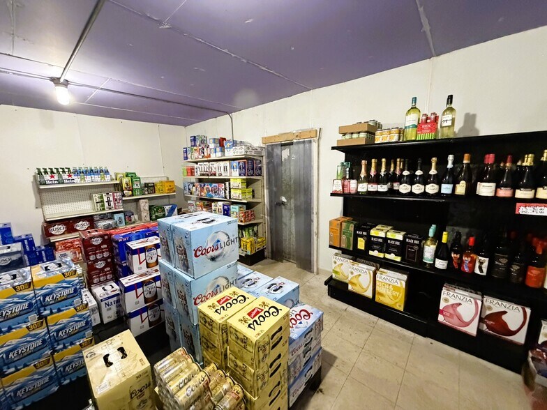 More Photos Of 414 W 14th St, Larned General Retail For Sale