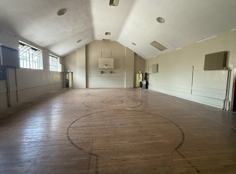 More Photos Of 433 Oak St, Dayton Religious Facility For Sale