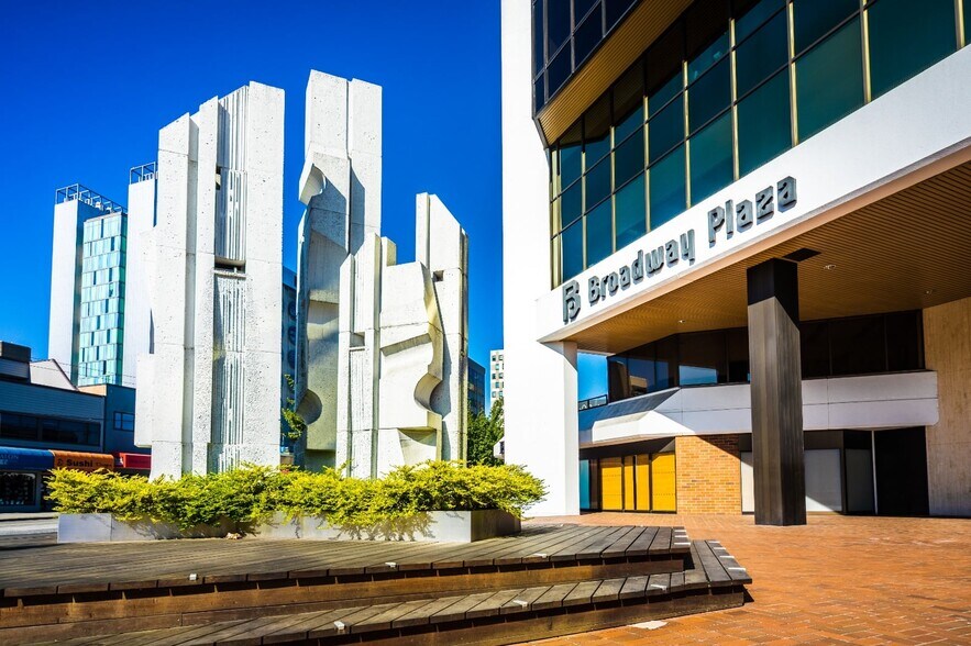 More Photos Of 601 W Broadway, Vancouver Unknown For Lease