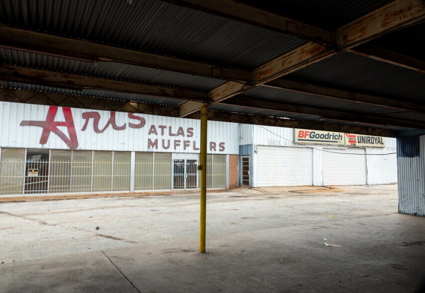 More Photos Of 3350 Fredericksburg Rd, San Antonio Auto Repair For Lease