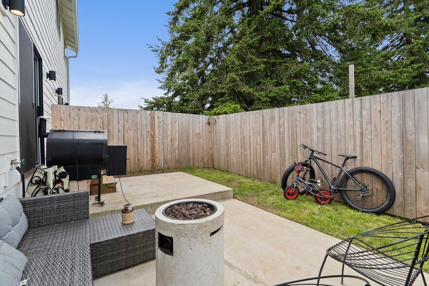 More Photos Of 1013 Peach Rd, Winlock Apartments For Sale