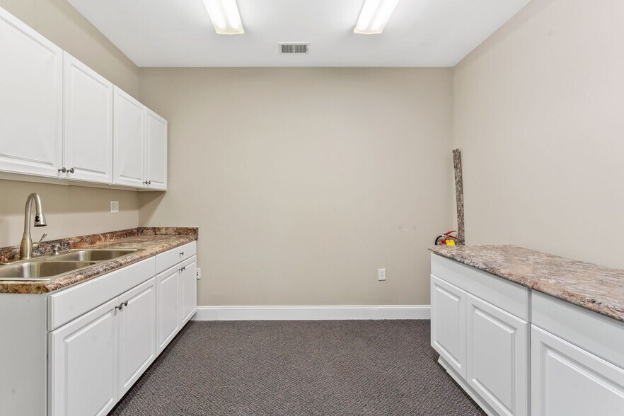 More Photos Of 2440 Sandy Plains Rd, Marietta Office For Lease