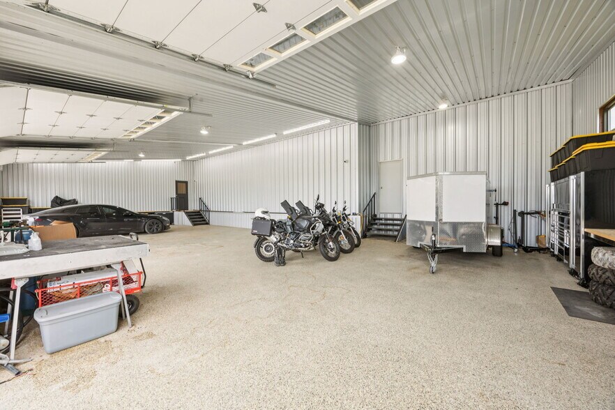 More Photos Of 863 VZ County Road 1508, Van Airplane Hangar For Sale