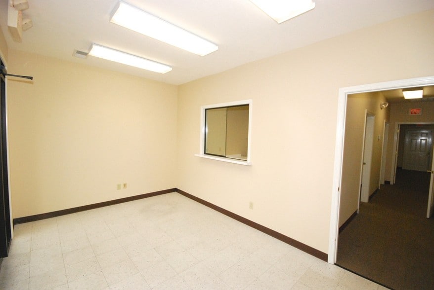 More Photos Of 2021-2027 Greystone Sq, Jackson Office For Lease